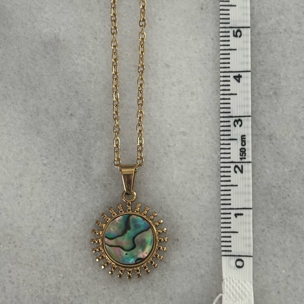 Gold Vintage Style Star Burst Pendant Necklace Brand New - Picture 6 of 7